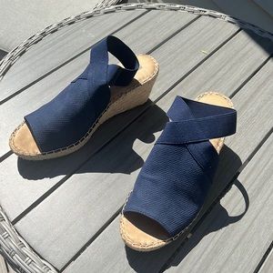 White mountain blue wedge sandal shoes. Worn once.
